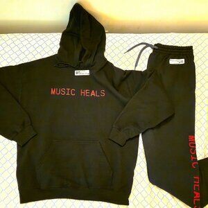 BNWT MUSIC HEALS Hoodie + Jogger set size Large black/red Unisex